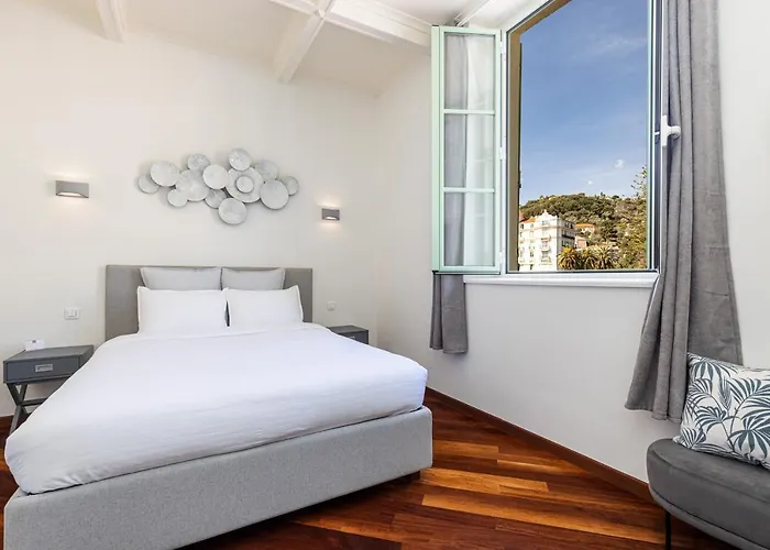 Palais De - Elegant With Sea View Apartment