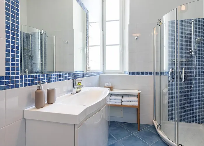 Palais De - Elegant With Sea View *